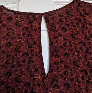 ✨👕 UO Red patterned Babydoll Tunic👕✨